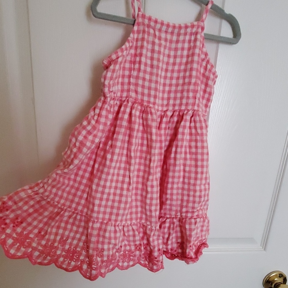 Adorable summer dress.